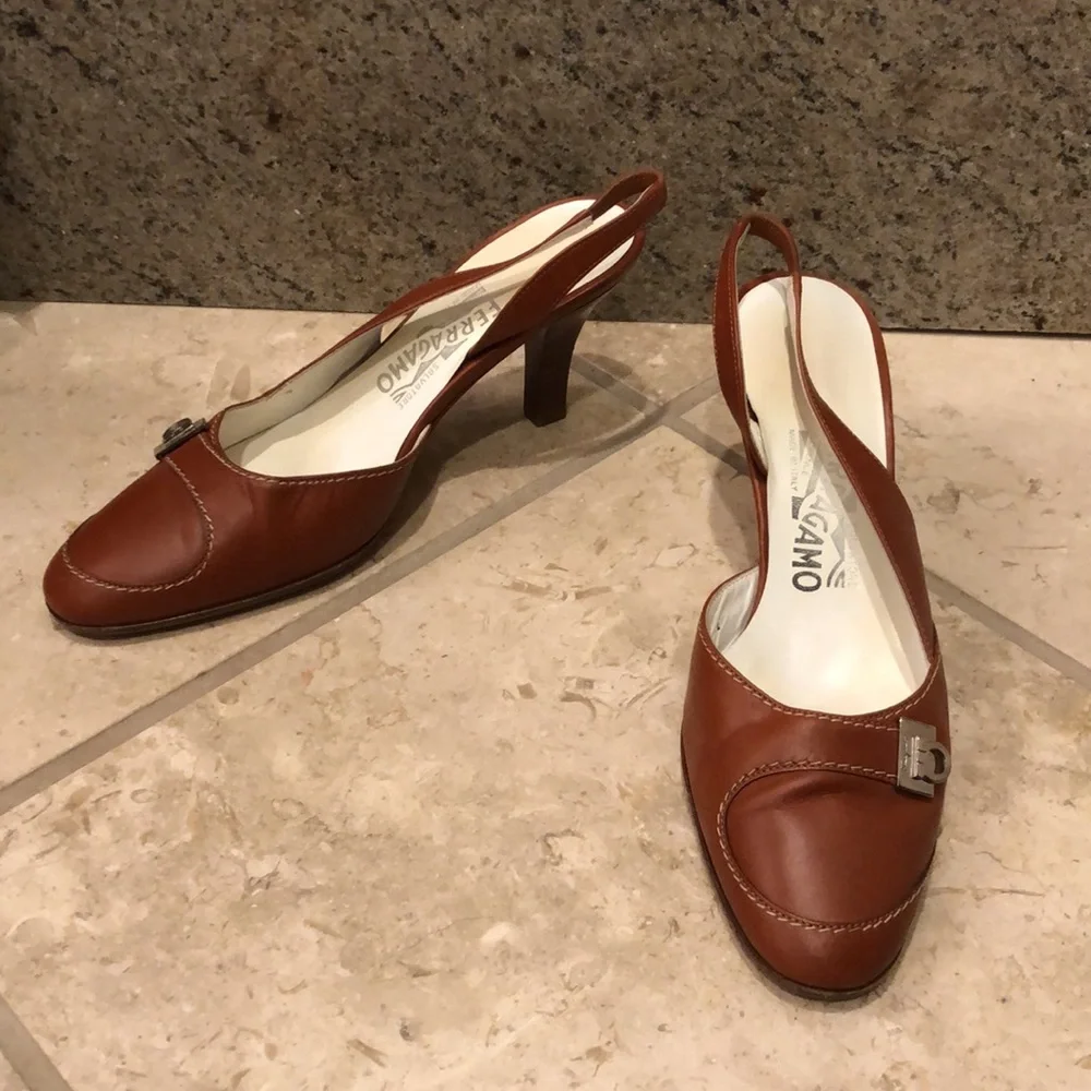 Vintage Salvatore Ferragamo Y2K leather slingback round toe contrast stitch heel